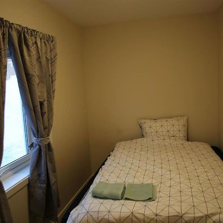 Sentral Leilighet Med 3 Soverom 哈尔斯塔 外观 照片