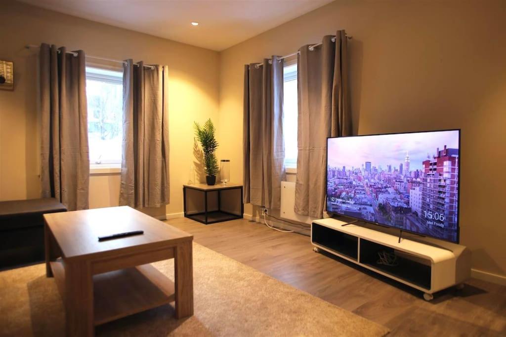 Sentral Leilighet Med 3 Soverom 哈尔斯塔 外观 照片