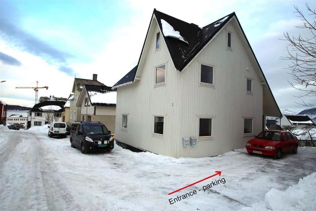 Sentral Leilighet Med 3 Soverom 哈尔斯塔 外观 照片