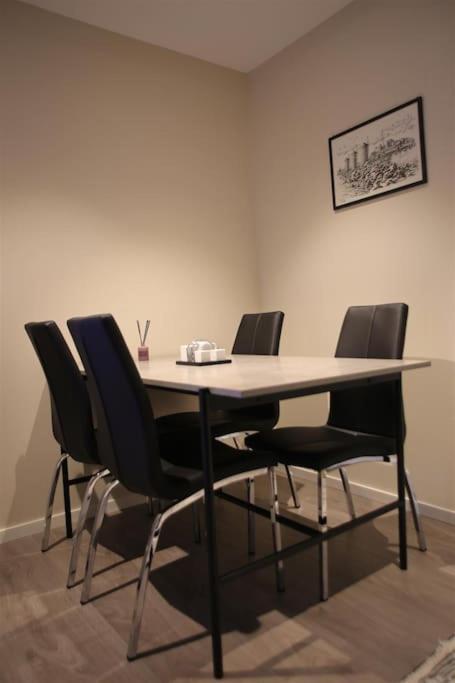 Sentral Leilighet Med 3 Soverom 哈尔斯塔 外观 照片