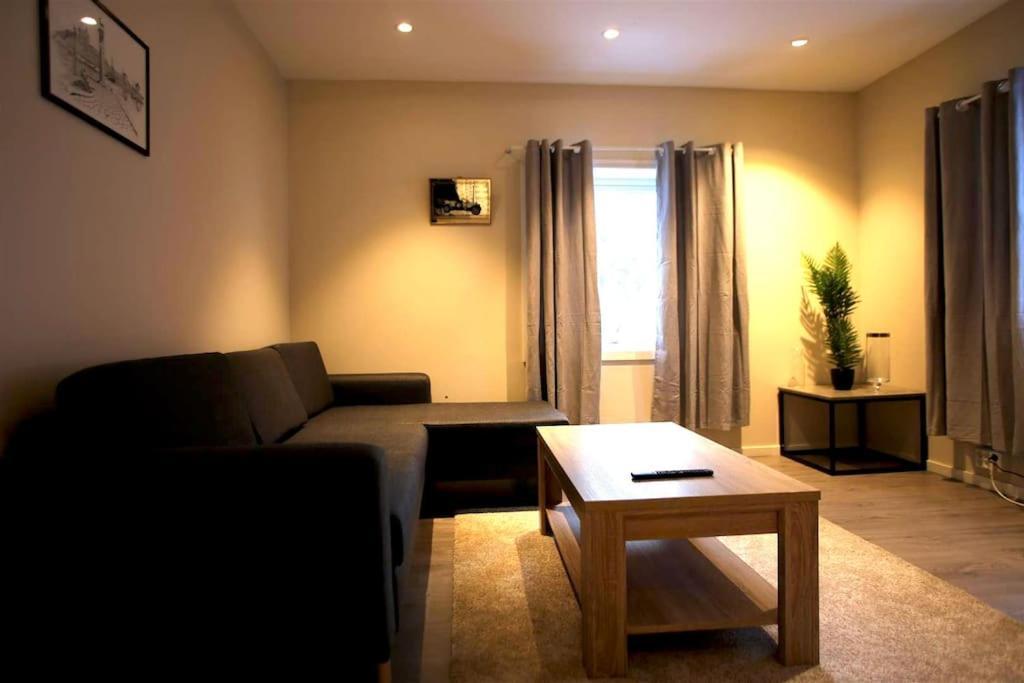 Sentral Leilighet Med 3 Soverom 哈尔斯塔 外观 照片